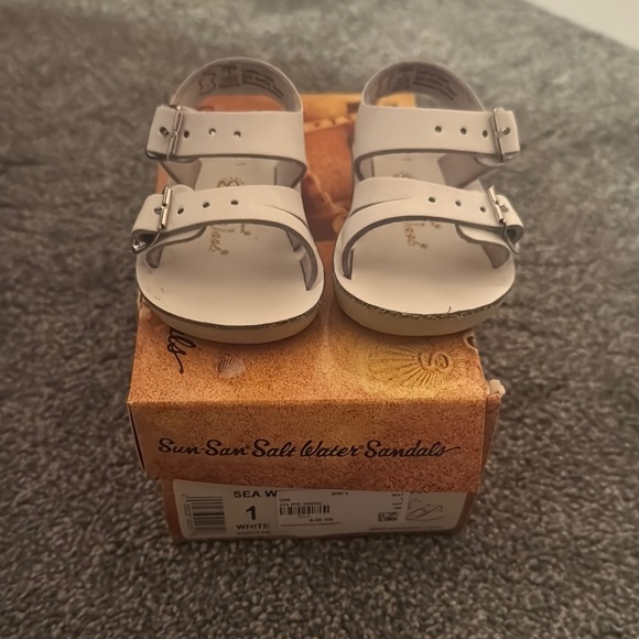 - White - Picture 1 of 1